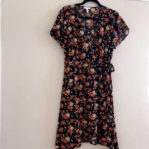 Wrap dress flower print.